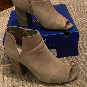 APT. 9 Taupe Peep Toe High Heel Ankle Boots size 10